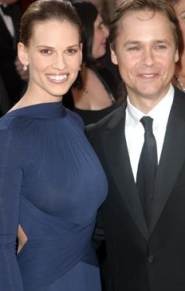 Hillary Swank Batal Cerai 